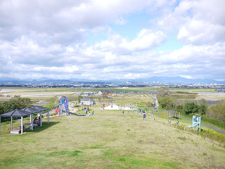 海岸公園冒険広場はデイキャンプからどろんこ遊びまでいろんな体験ができる特別な公園 Tora Memoとらめも